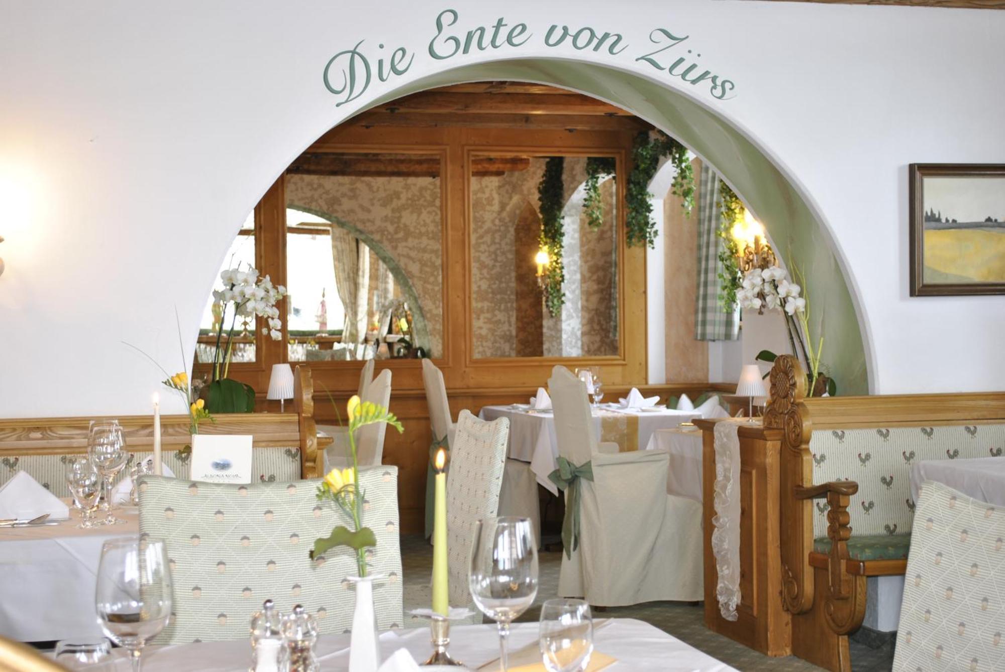 Hotel Albona Nova Zuers Ngoại thất bức ảnh