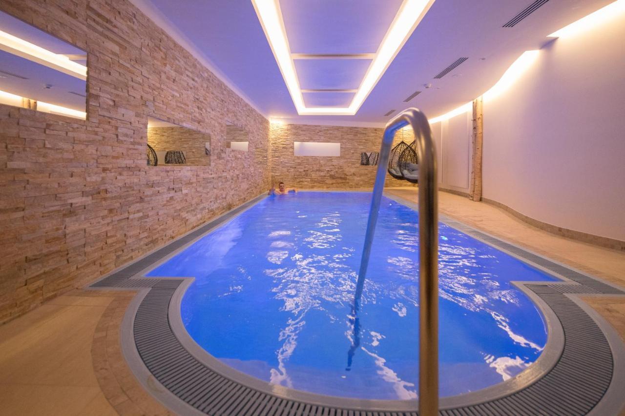 Hotel Albona Nova Zuers Ngoại thất bức ảnh